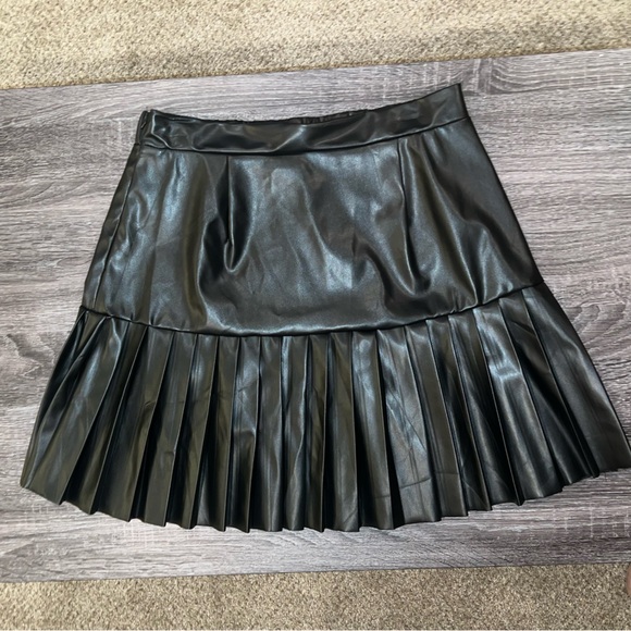 SHEIN Black Pleated Faux Leather Preppy A-Line Mini Skirt | 🆕 Size XL - Picture 6 of 9